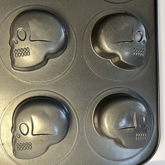 Wilton skeleton baking pan EUC - Picture 3 of 7